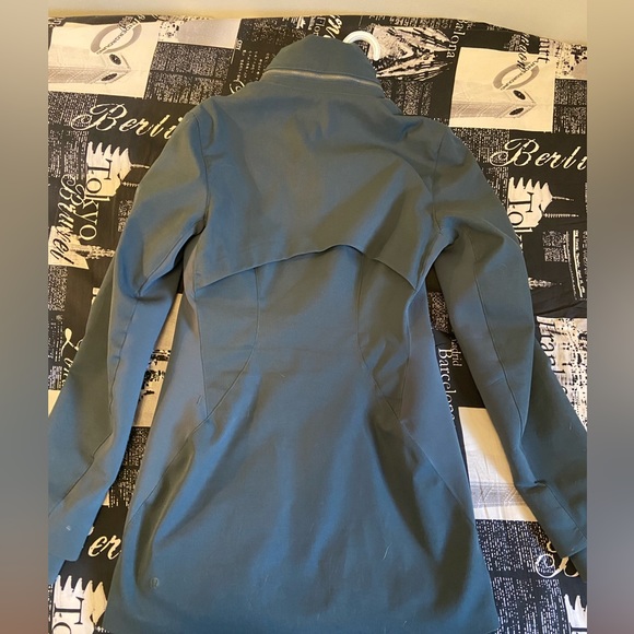 Lululemon Jacket - Picture 3 of 4